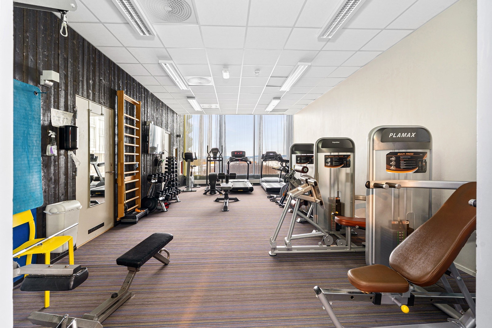 Det er mulig å benytte seg av felles treningsrom og felleslokale som tilhører velforeningen. Galleribilde