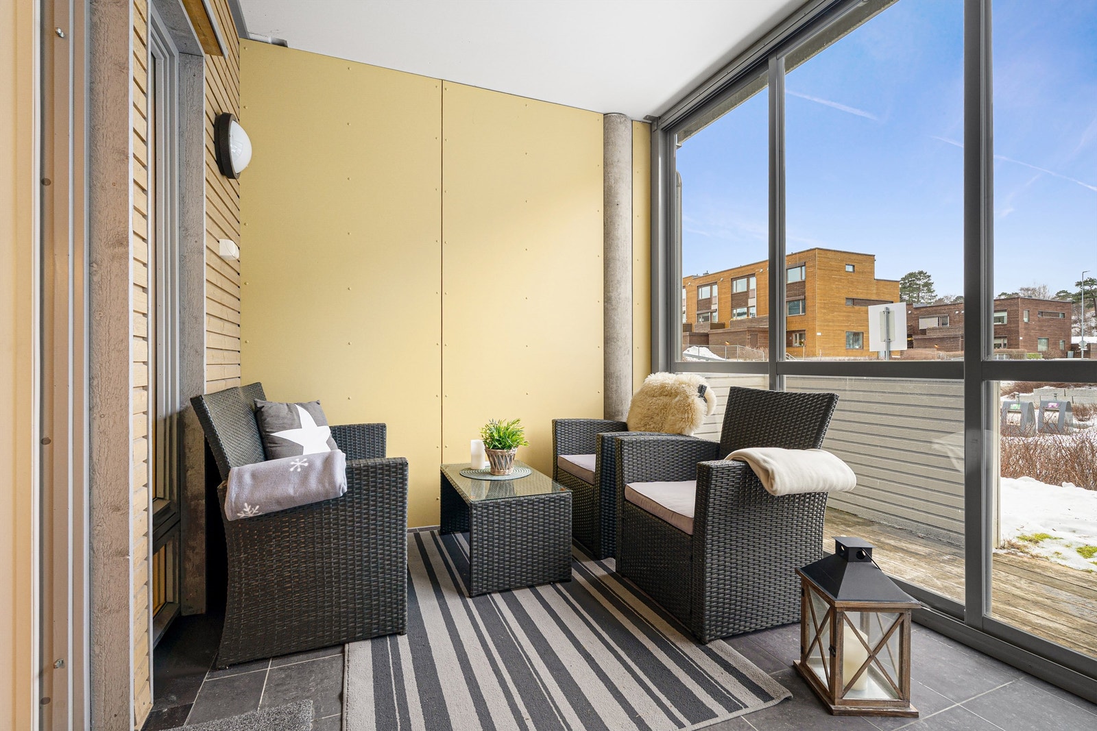 Nærområdet har flere butikker, restauranter og andre servicefunksjoner du vil sette pris på. På Grilstad får du også kort vei til sentrumskjernen av Trondheim med alle fasiliteter det medfølger. Galleribilde