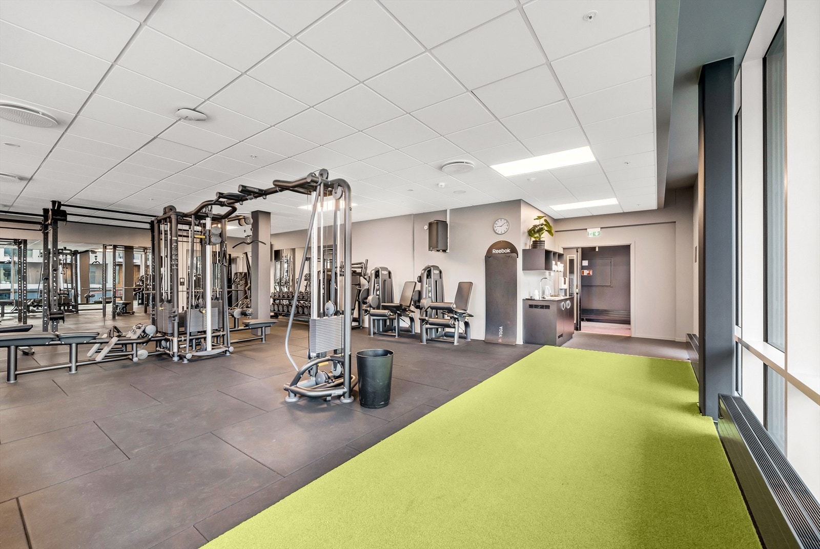 Treningssenteret er døgnåpent og inkluderer vann og kaffe Galleribilde