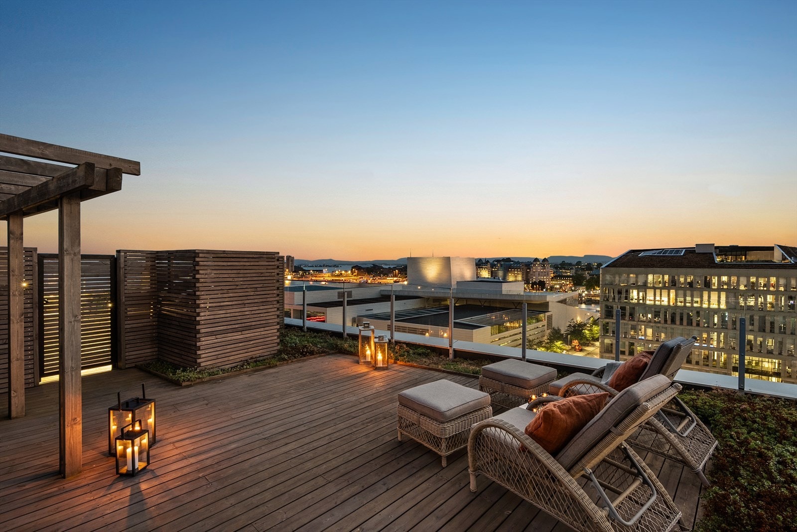 Stor og solrik med en imponerende utsikt. Galleribilde