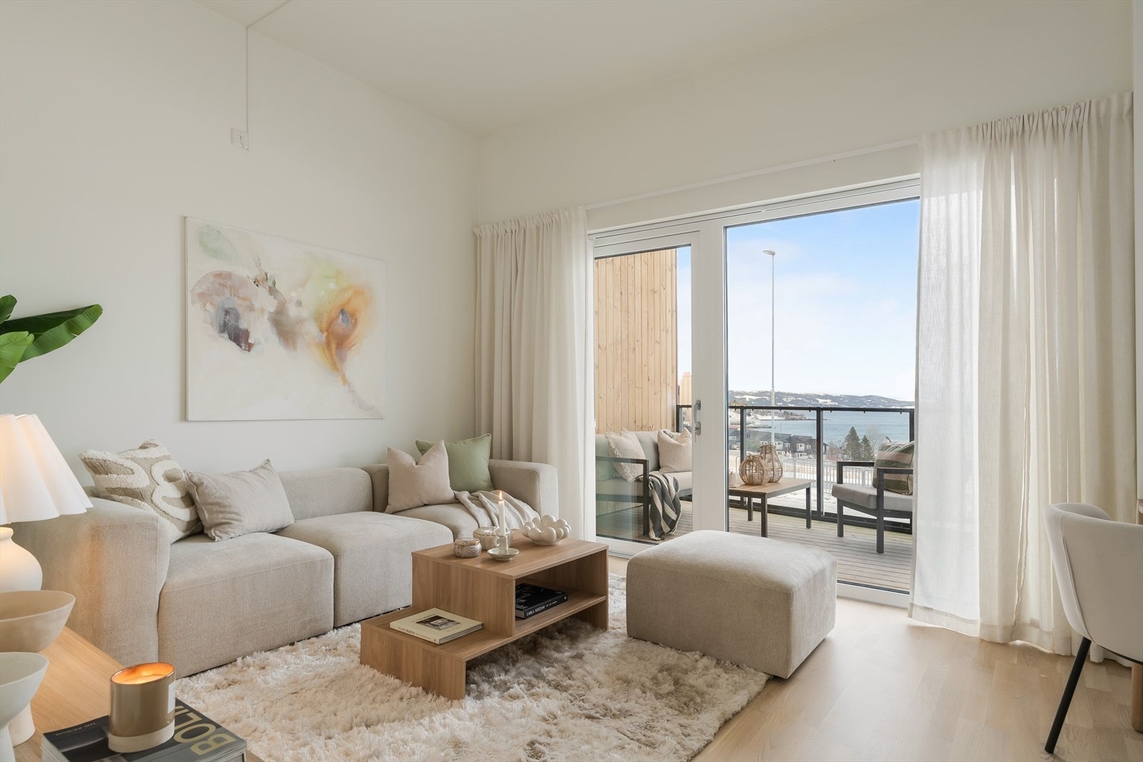 Aktiv Eiendomsmegling v/ Marius Kvalvik har gleden av å presentere Sandavegen 33 - en strøken 3-roms leilighet midt i Buvik sentrum. Foto: Grattis Foto v/ Vidar Alvik. Galleribilde