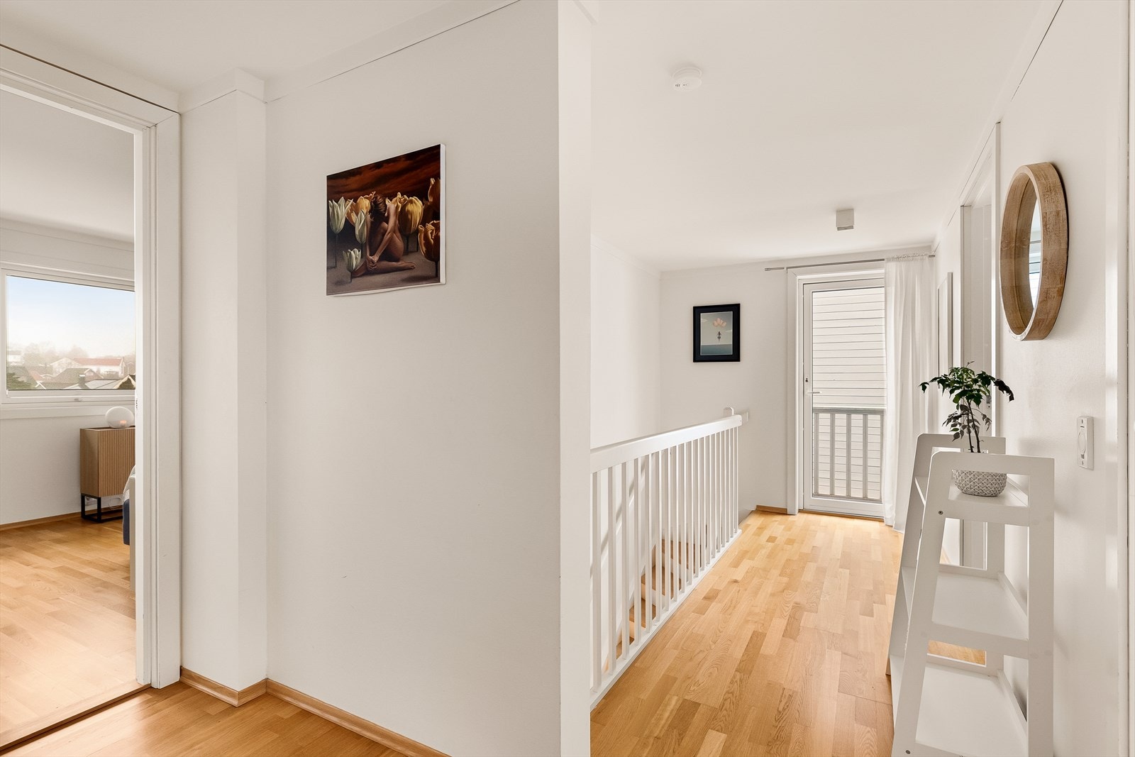 Velkommen opp til 2. etasje - med utgang til balkong og trapp videre opp til takterrassen.. Galleribilde