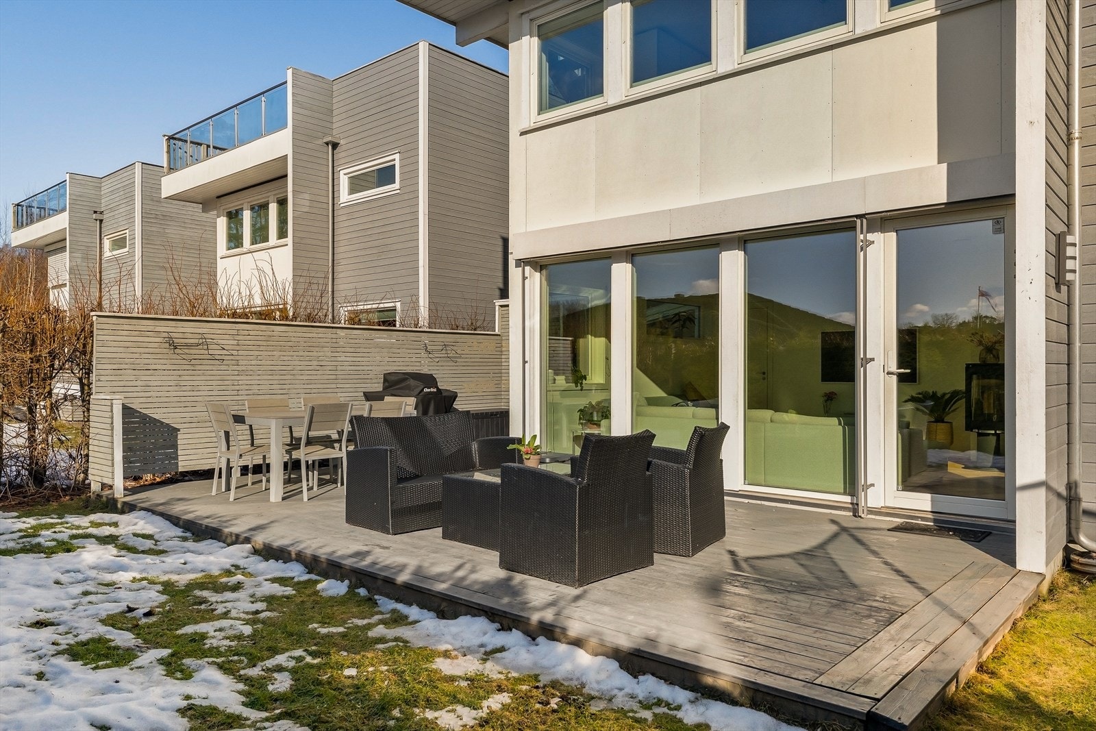 Skjermet og romslig terrasse. Galleribilde