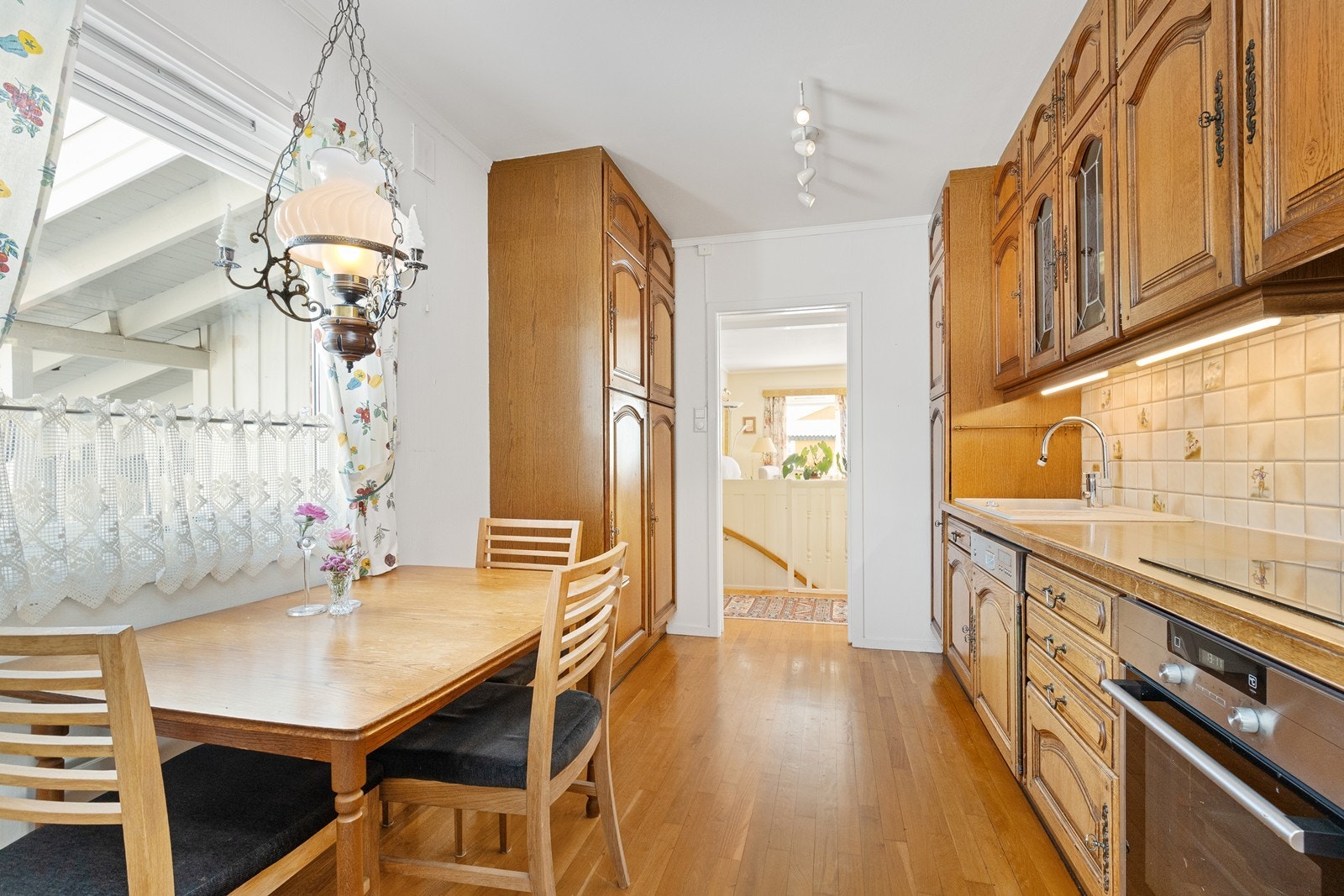 Her er det også rom for en hyggelig spiseplass for hverdagsmåltidene. Galleribilde