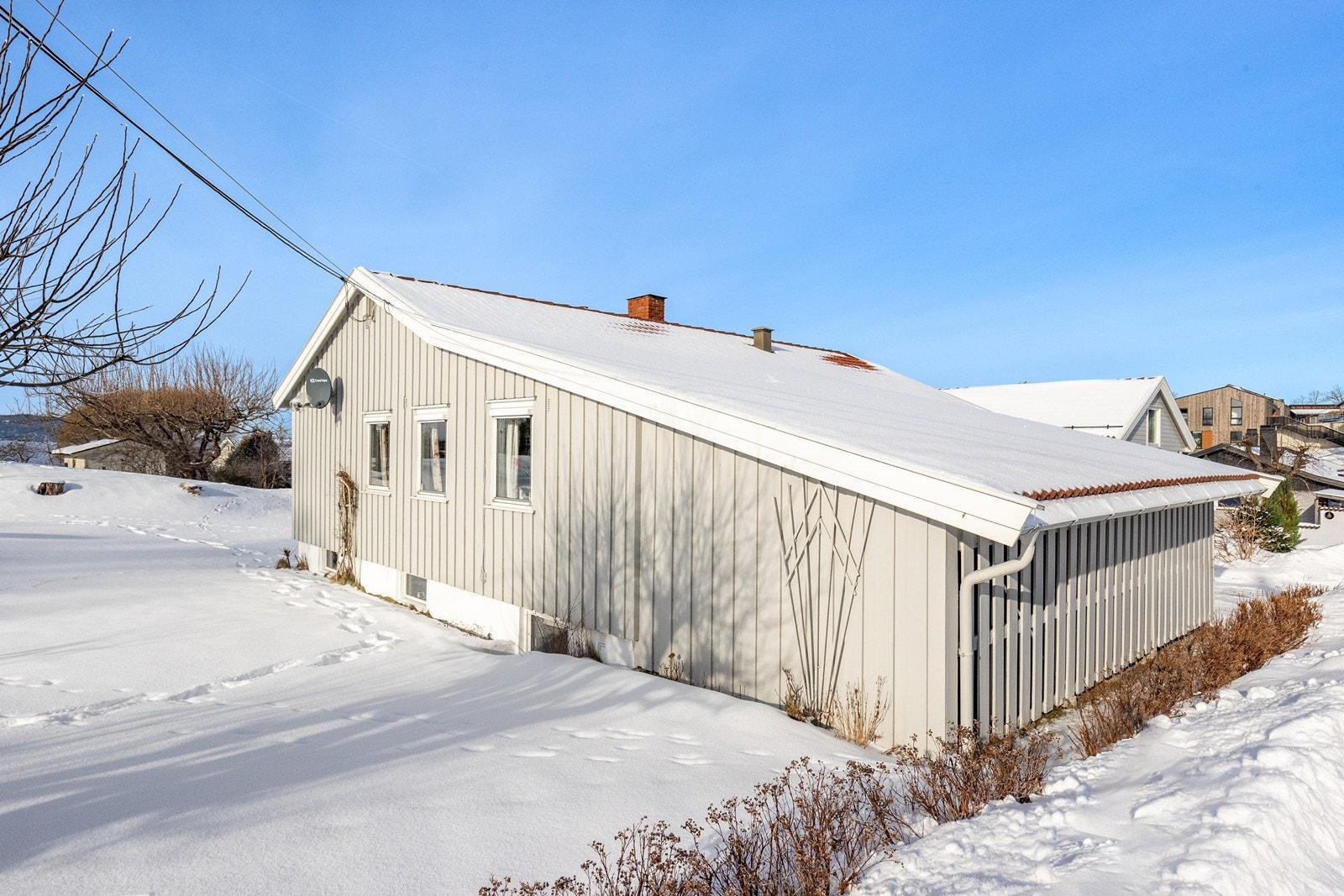 Boligen ligger i et etablert og rolig nabolag. Galleribilde