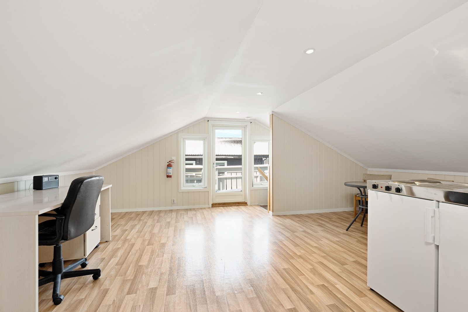 Loftsrommet har utgang til en egen nordvestvendt balkong på ca. 9 m². Galleribilde