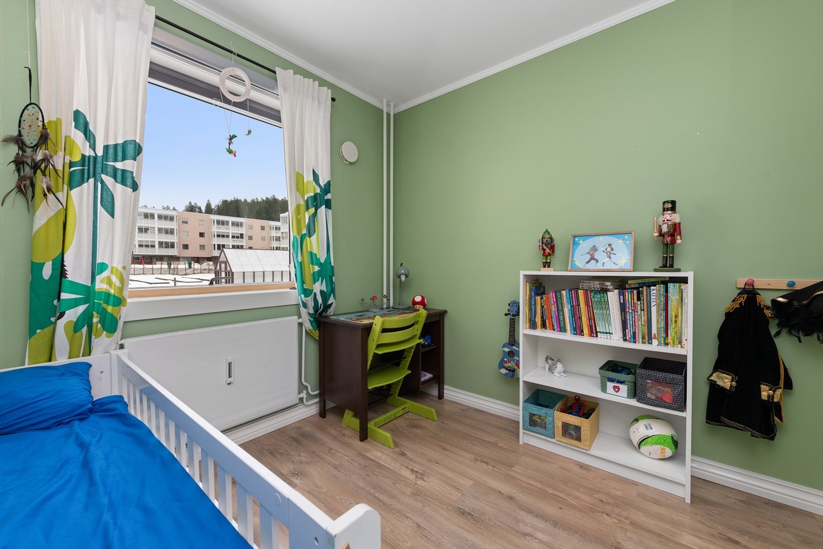 Soverom II vendt mot rolig bakgård Galleribilde