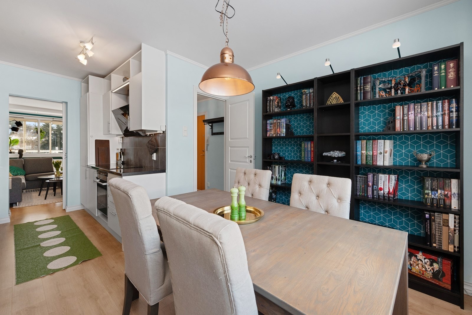 Hyggelig og stor 3-roms leilighet i barnevennlig og lett tilgjengelig høy 1.etasje Galleribilde