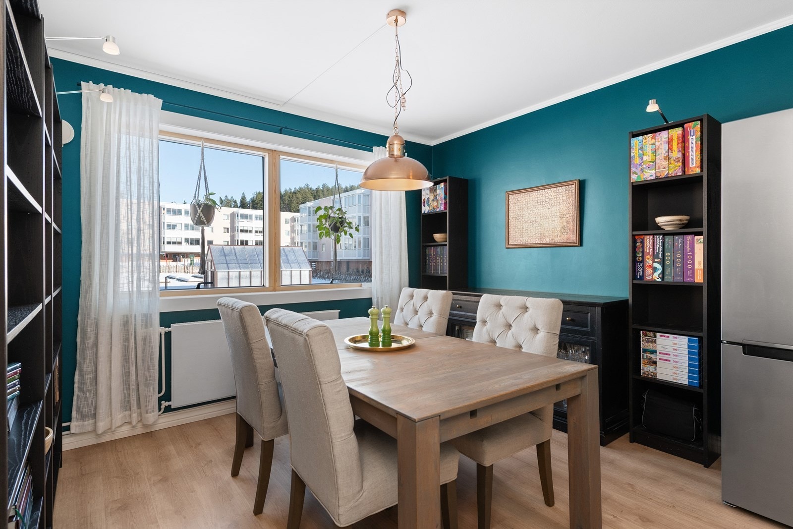 Praktisk spisestuedel i tilknytning til kjøkkenet Galleribilde