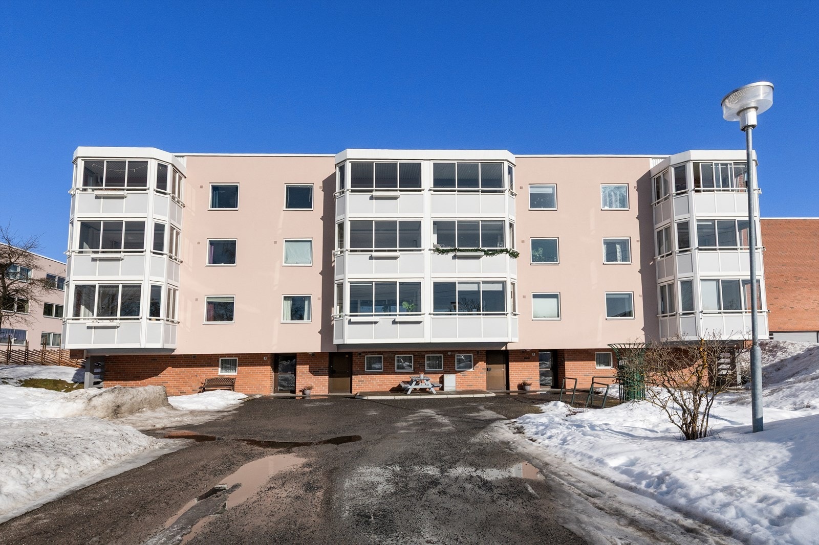 Det disponeres egen parkeringsplass innen kort avstand fra blokka Galleribilde