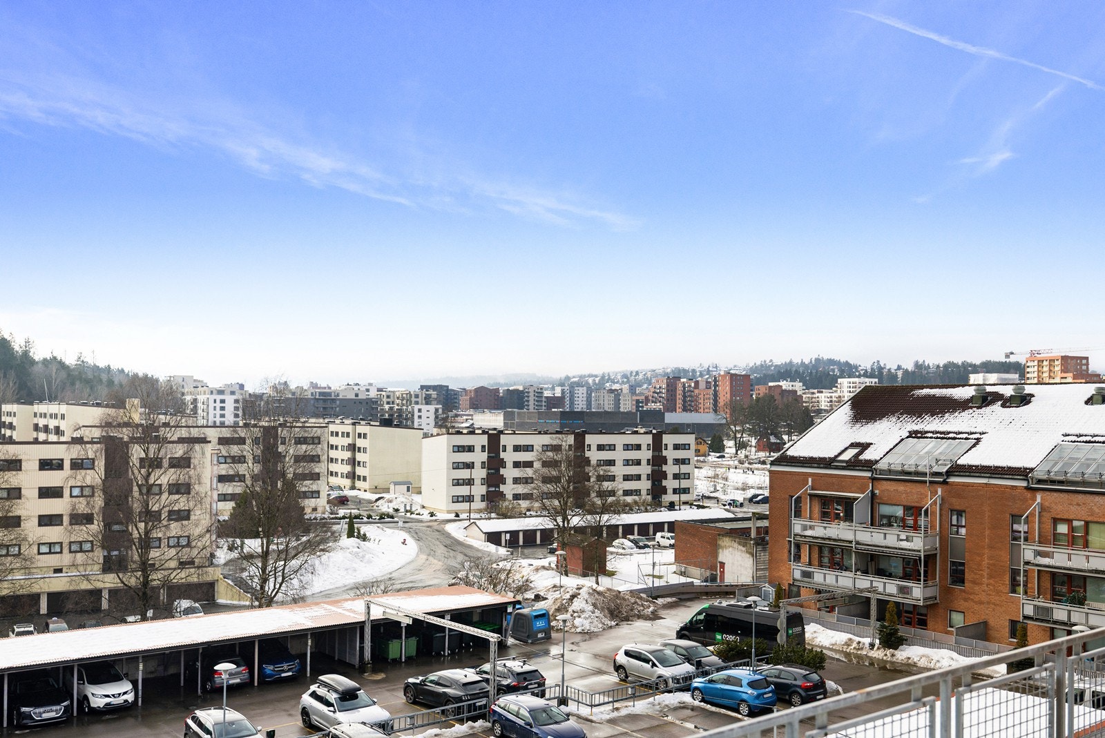 Fra terrassen er det fin og åpen utsikt og null innsyn! Galleribilde