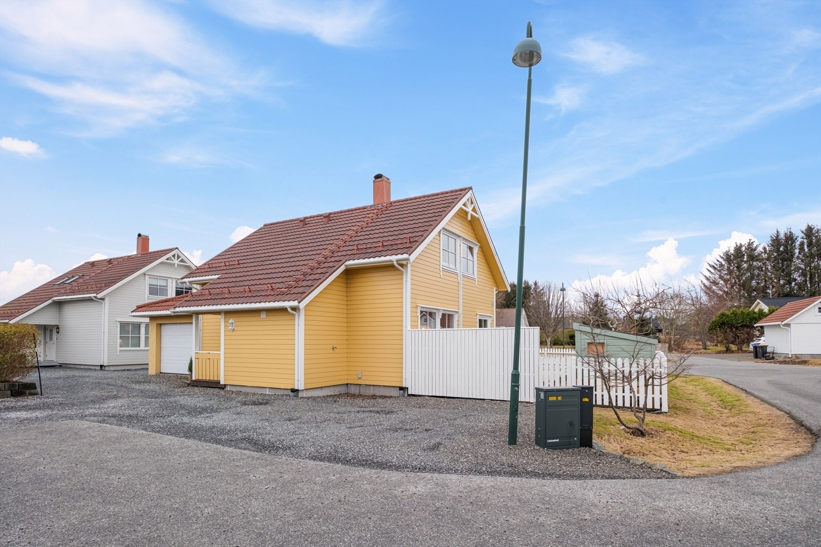 Oppstillingsplass med plass til flere biler Galleribilde