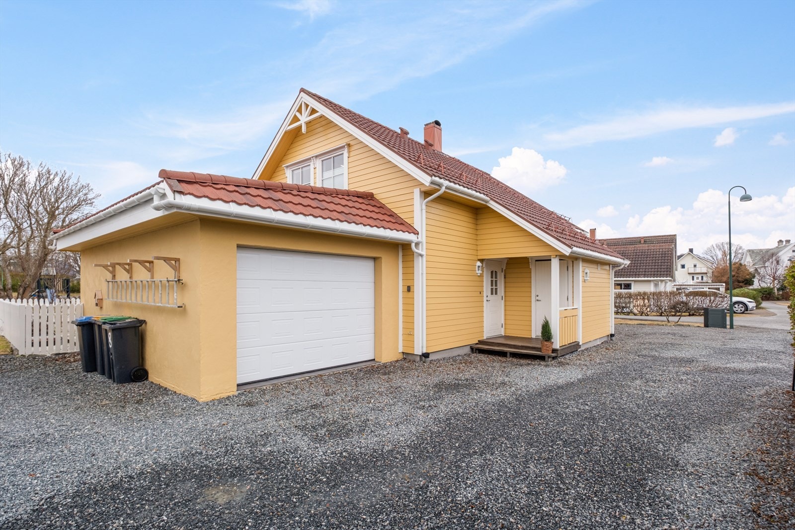 Oppstillingsplass med plass til flere biler Galleribilde