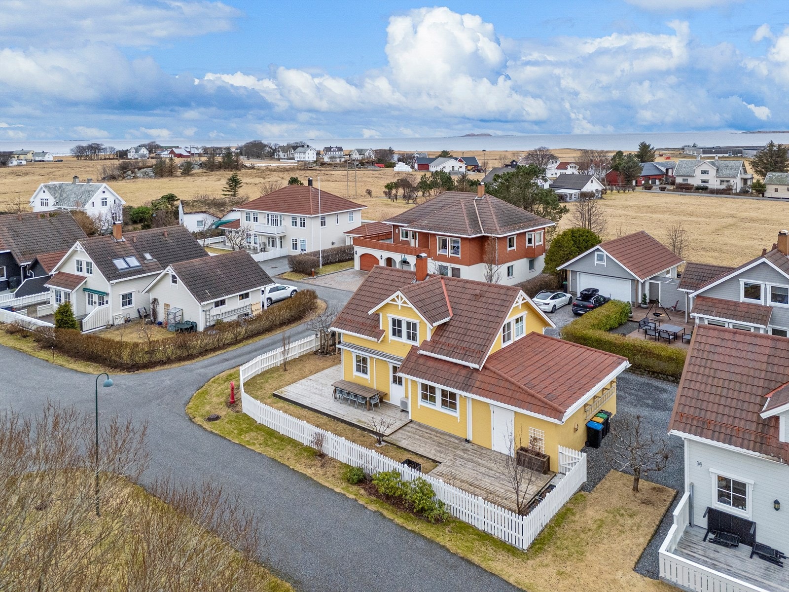 Eiendommen ligger i et meget populært og barnevennlig nabolag. Galleribilde