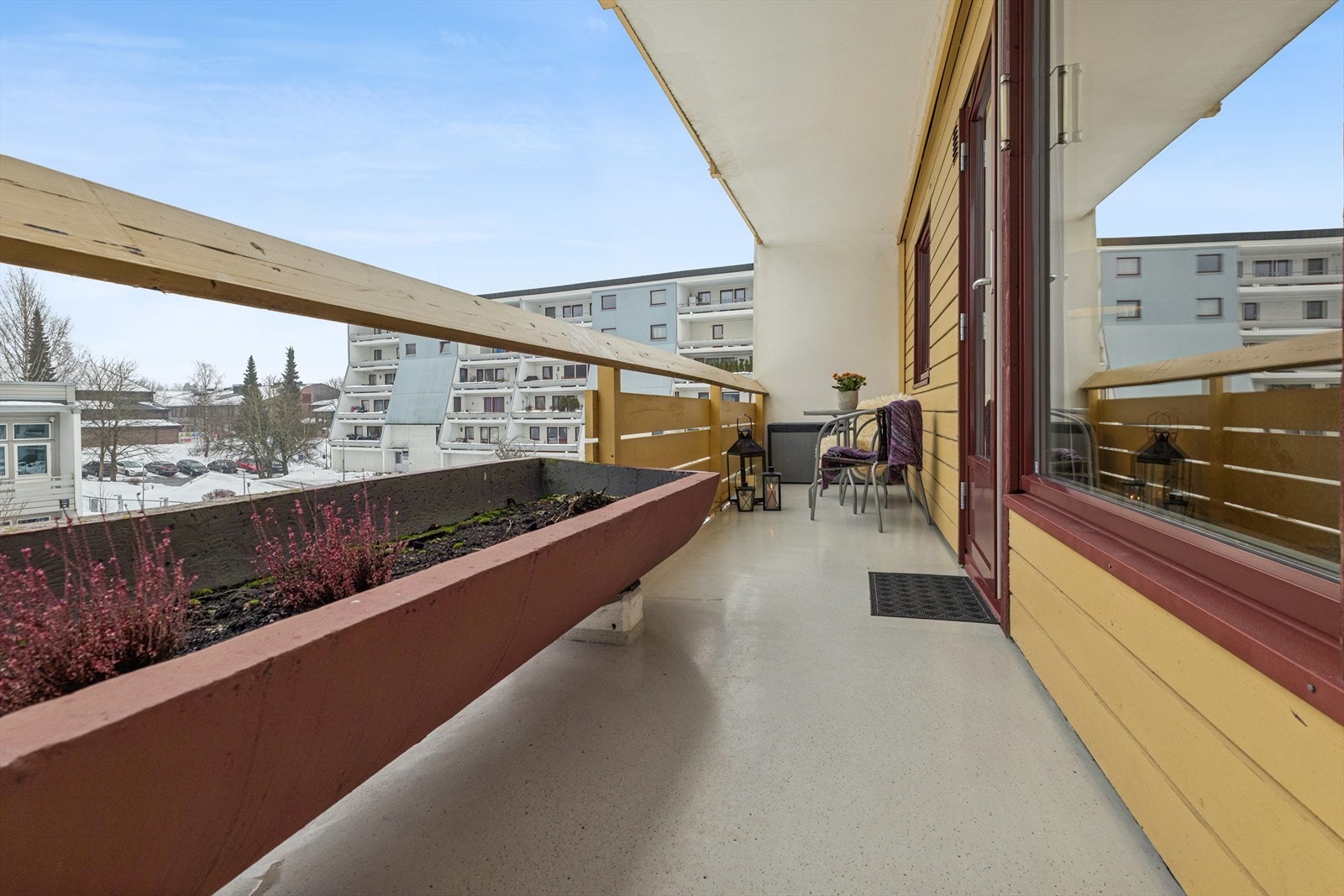 Her kan man nyte rolige stunder utendørs med fin utsikt over nærområdet. Galleribilde