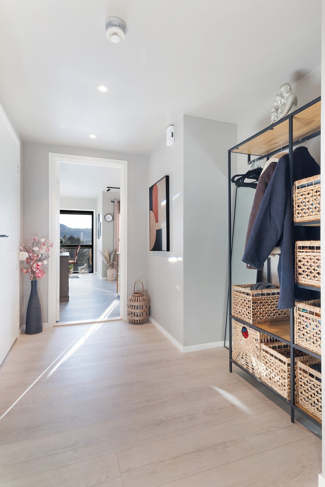 Her har man vannbåren varme i gulver som gir en meget energieffektiv løsning Galleribilde