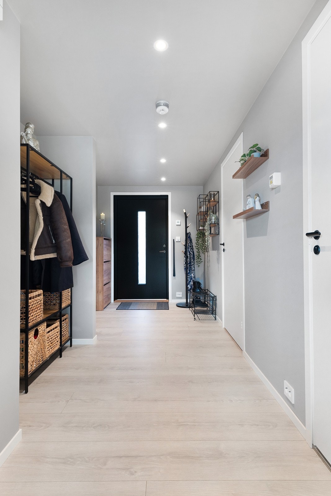 God plass til garderobeløsning i gangen Galleribilde