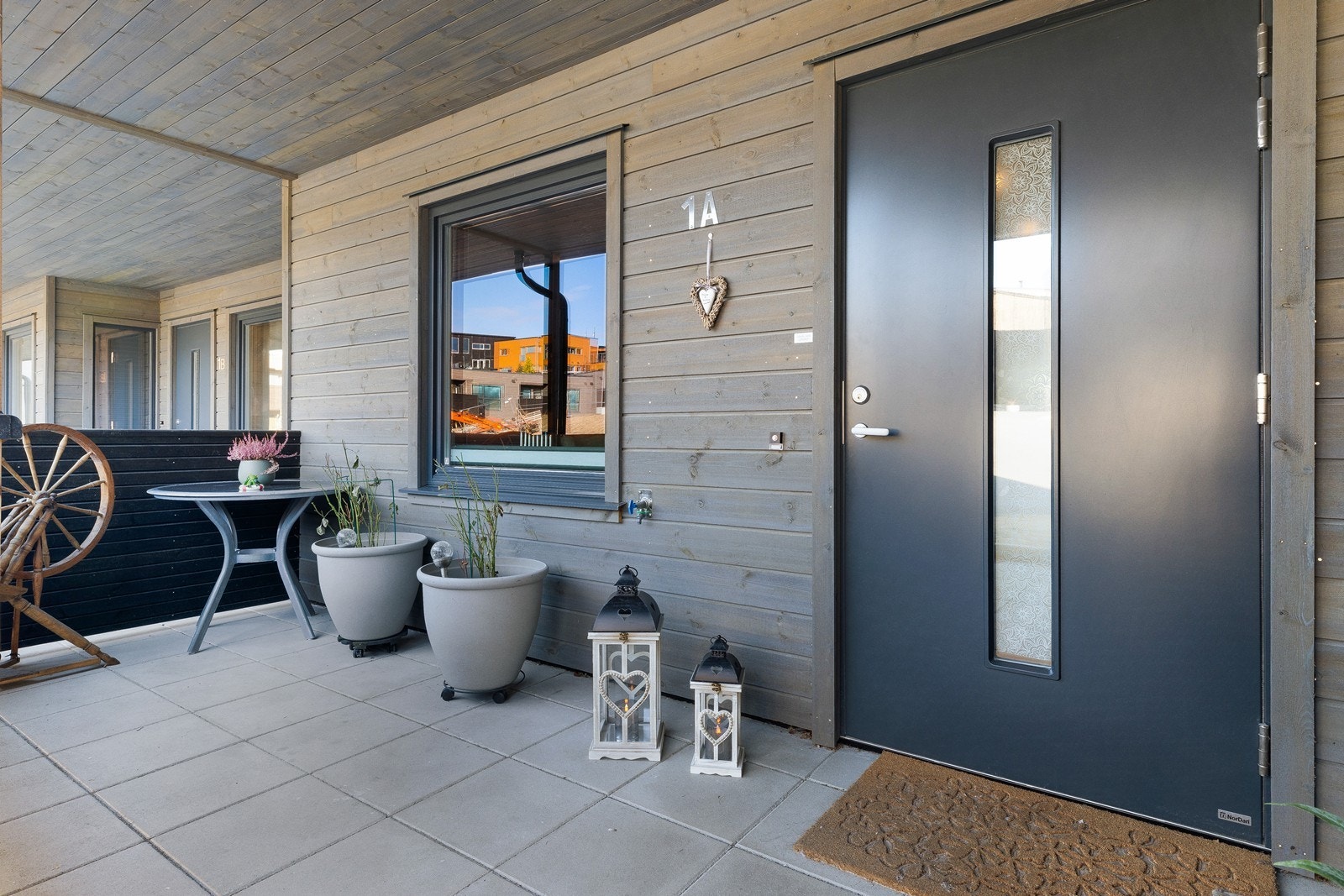 God plass til egne utemøbler og beplantning. Velkommen inn! Galleribilde