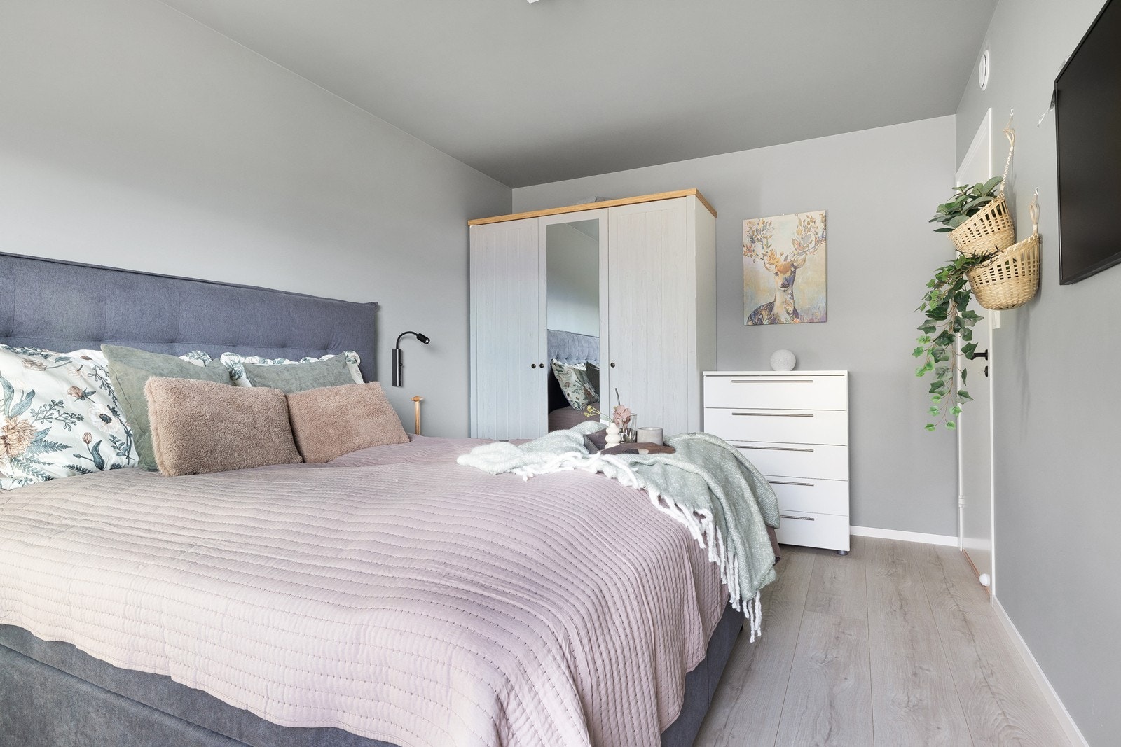 Sov 1: God plass til garderobeløsning. Galleribilde