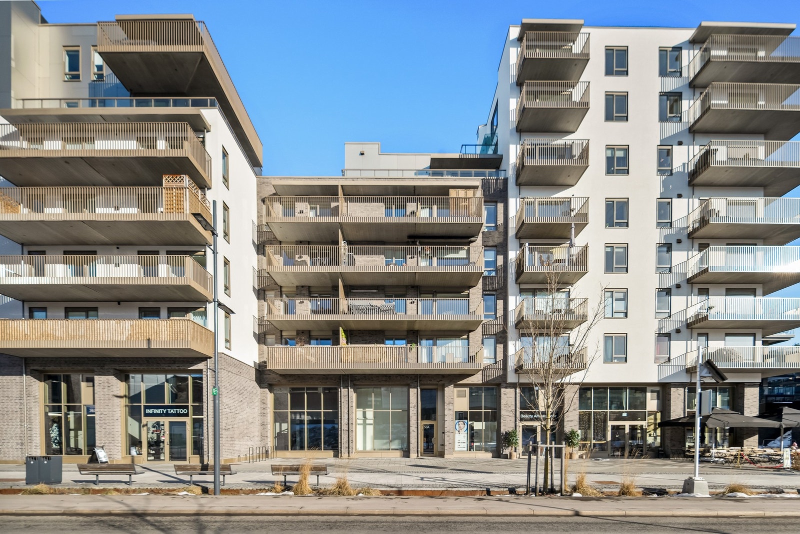 Sentral beliggenhet på Skårersletta med kort vei til butikker, kollektivtransport og øvrige servicetilbud i Lørenskog. Galleribilde