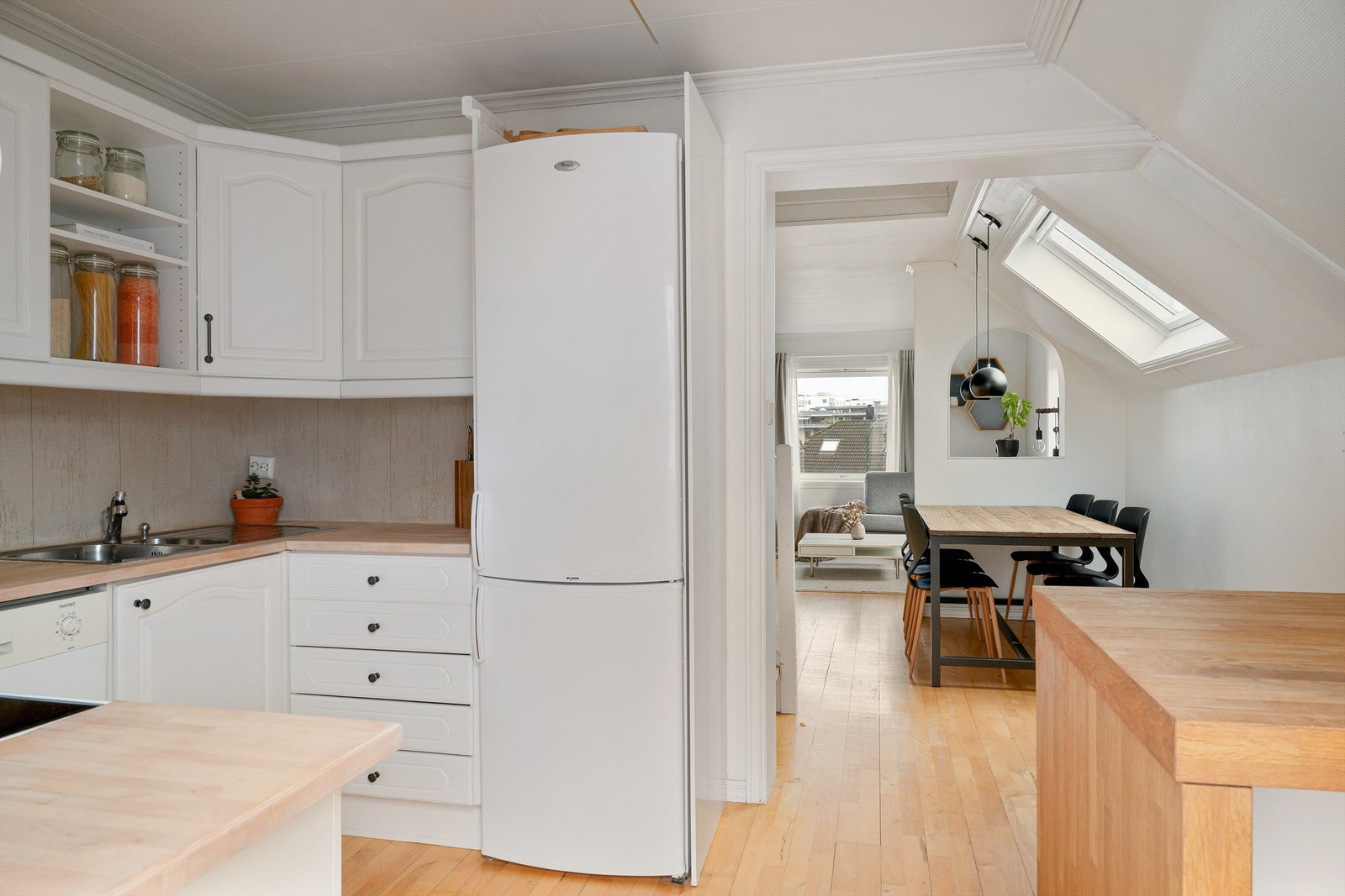 Delvis adskilt kjøkken. Galleribilde