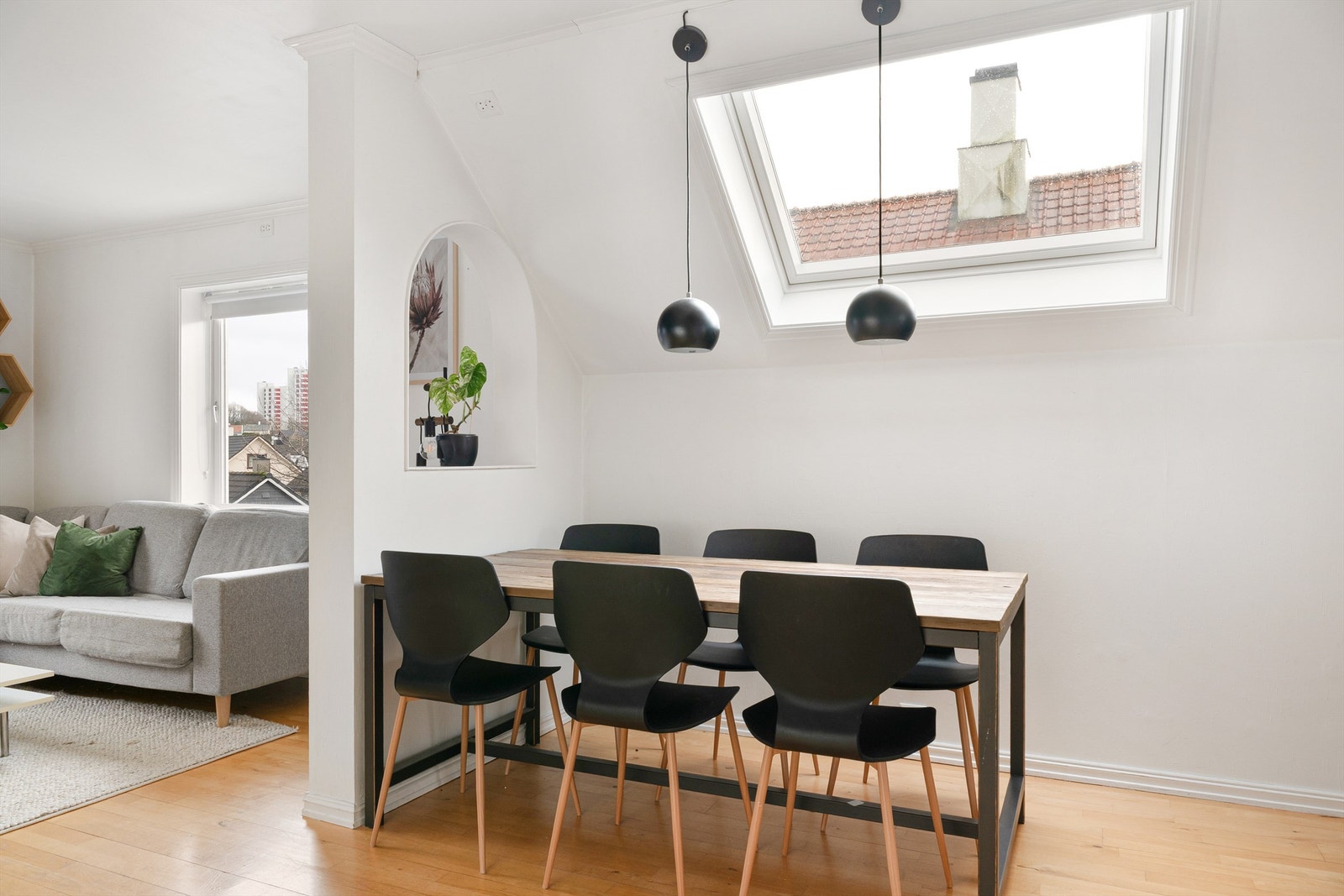 God plass til spisebord, og deilig takhøyde. Galleribilde