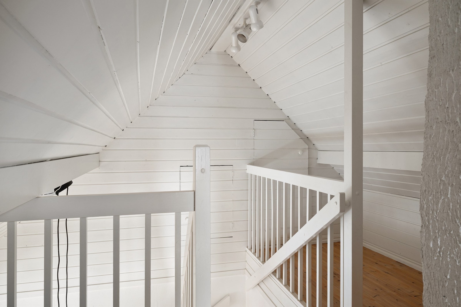 Loft med gode lagringsmuligheter. Galleribilde