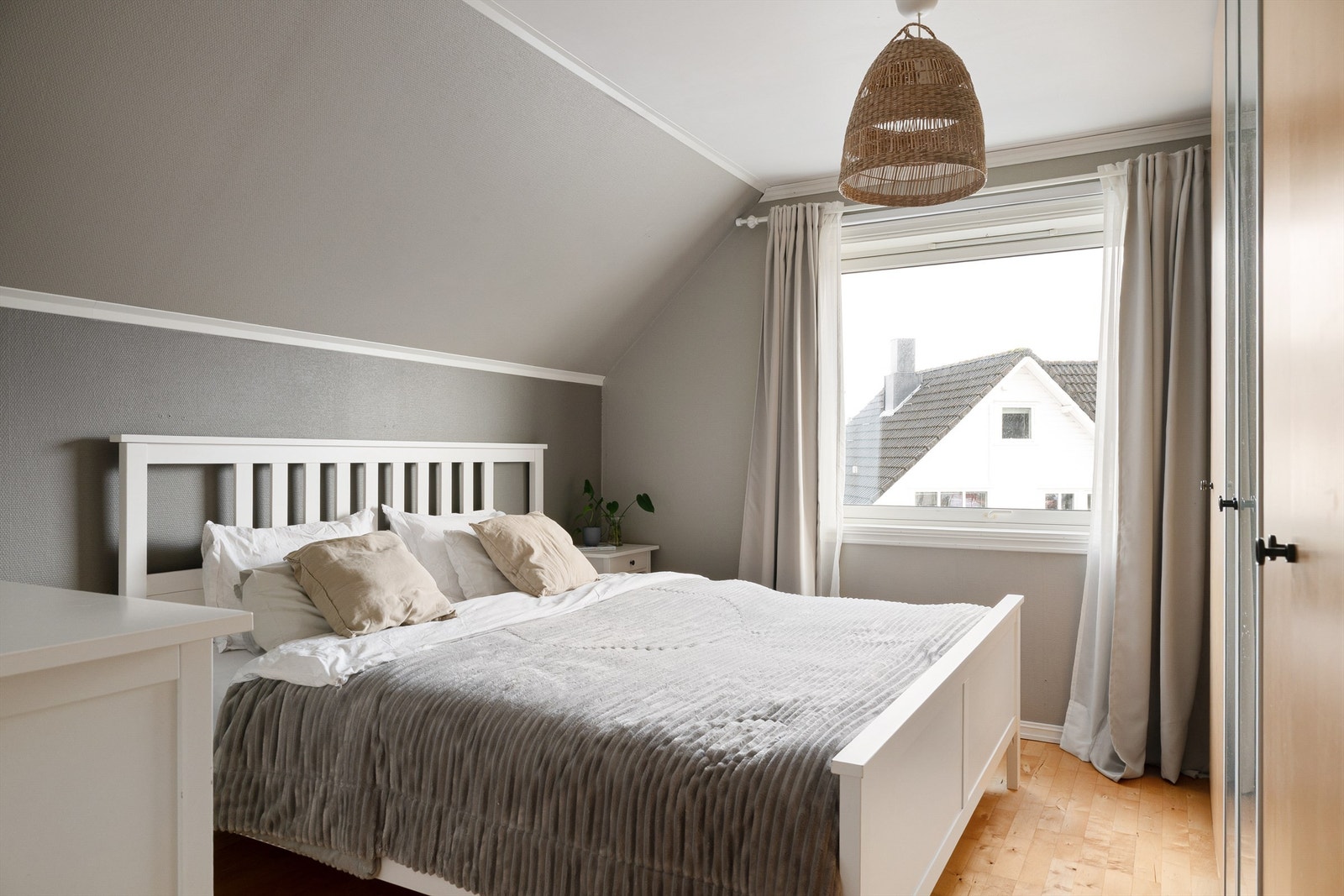 Luftig og godt soverom. Galleribilde