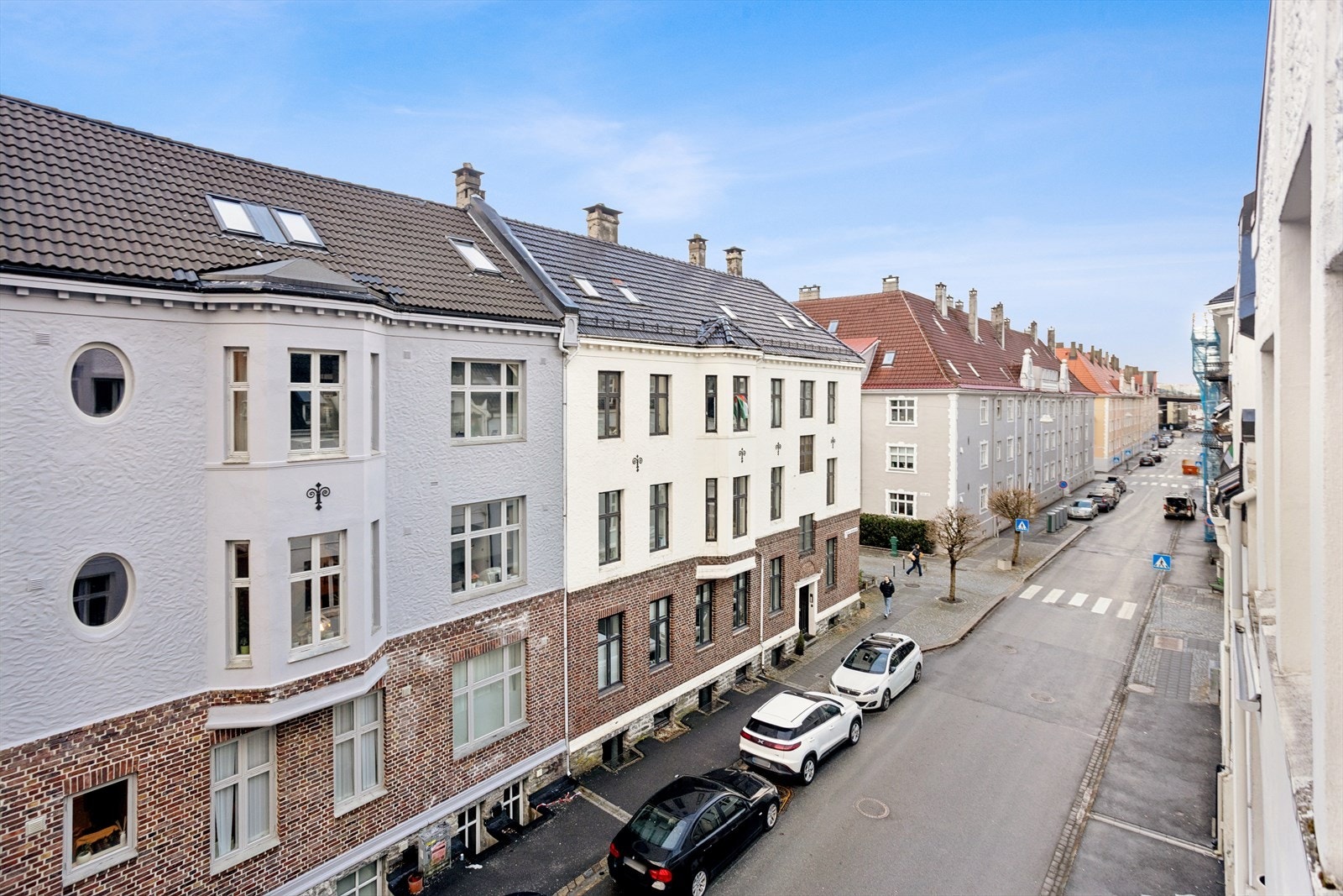 Beliggenheten er sentral med gode kollektivforbindelser, blant annet fra Welhavens gate busstopp. Galleribilde