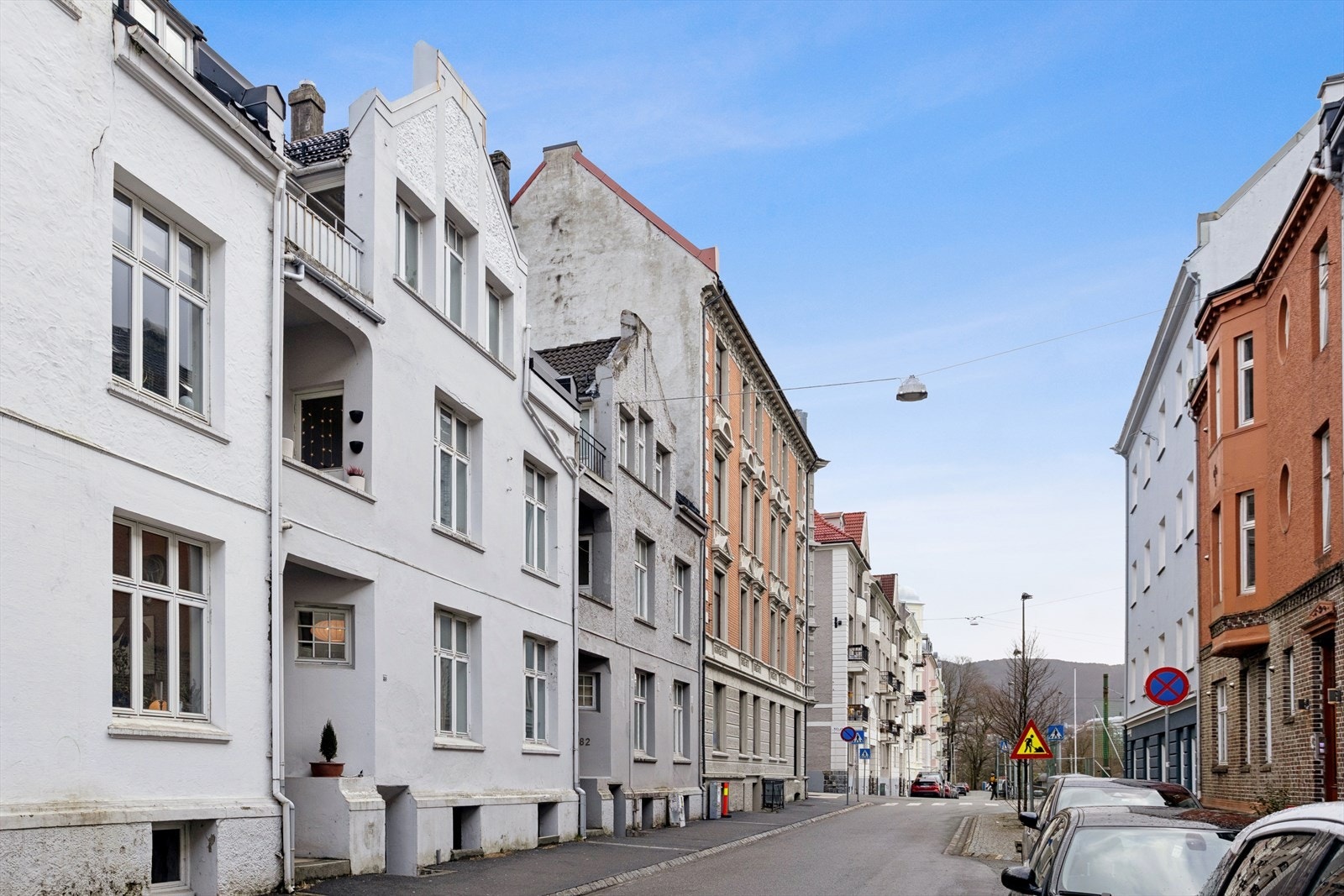 Leiligheten ligger i en klassisk bygård fra 1912 på Møhlenpris. Galleribilde