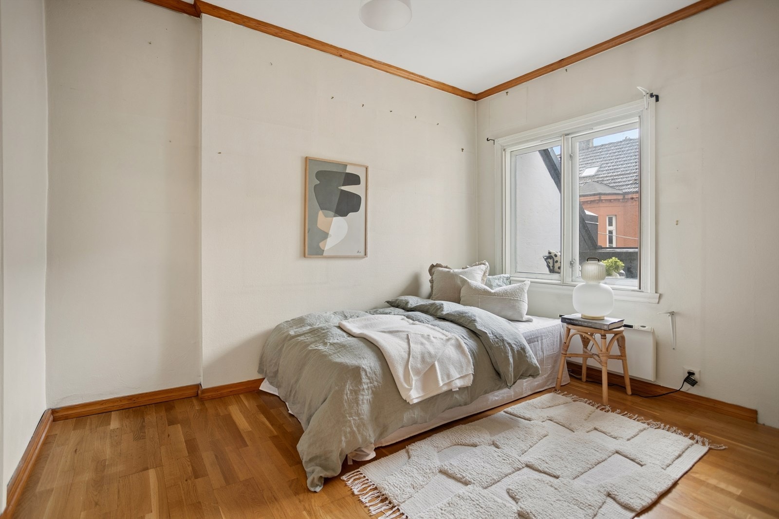 Leilighetens andre soverom er på ca. 10 m², ideelt som barnerom, gjesterom eller kontor. Galleribilde