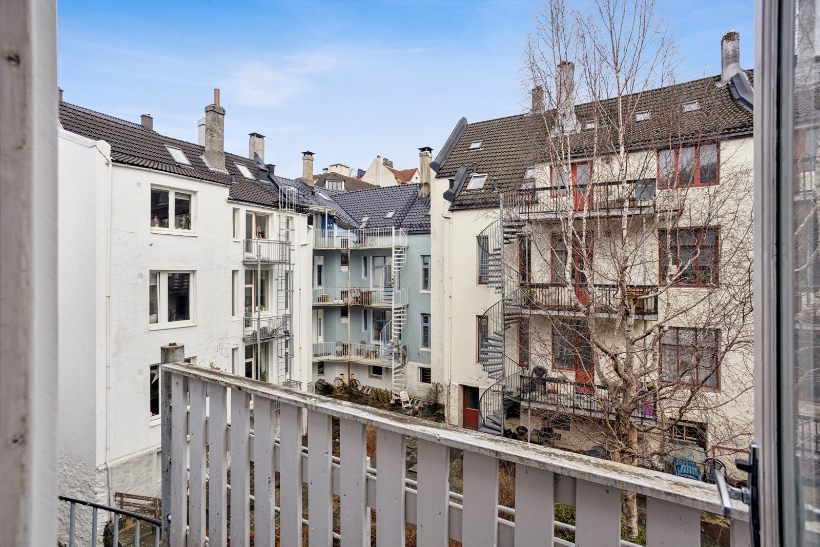 Sameiet består av tre seksjoner og har en felles bakgård. Galleribilde