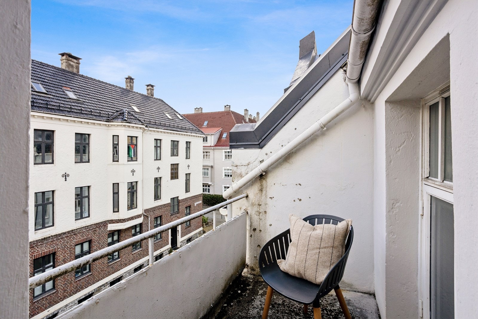 Leiligheten har også en andre balkong, som gir en ekstra privat uteplass. Galleribilde