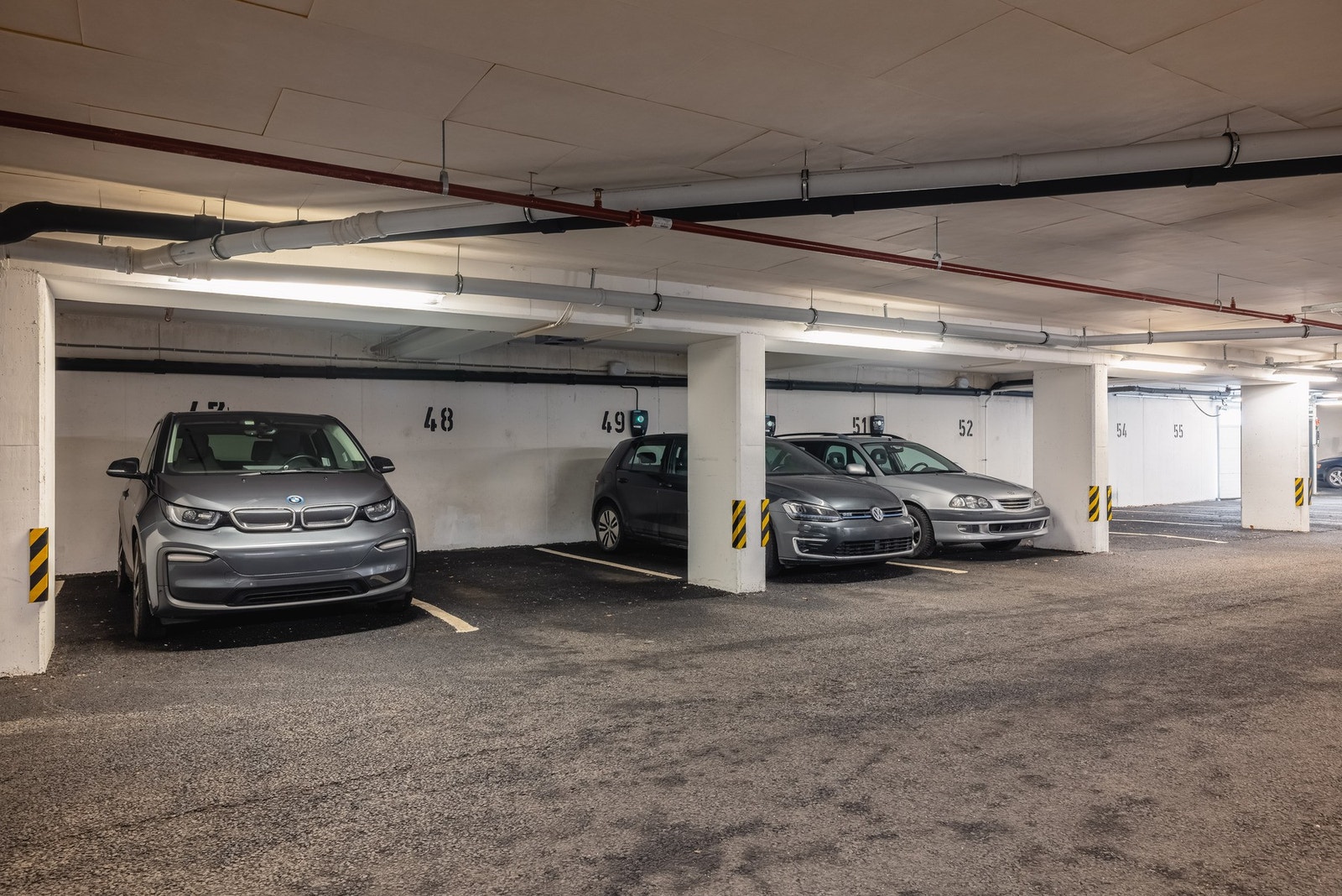 Garasjeplass merket med 48 kan kjøpes med, konferer med megler dersom du er interessert. Galleribilde