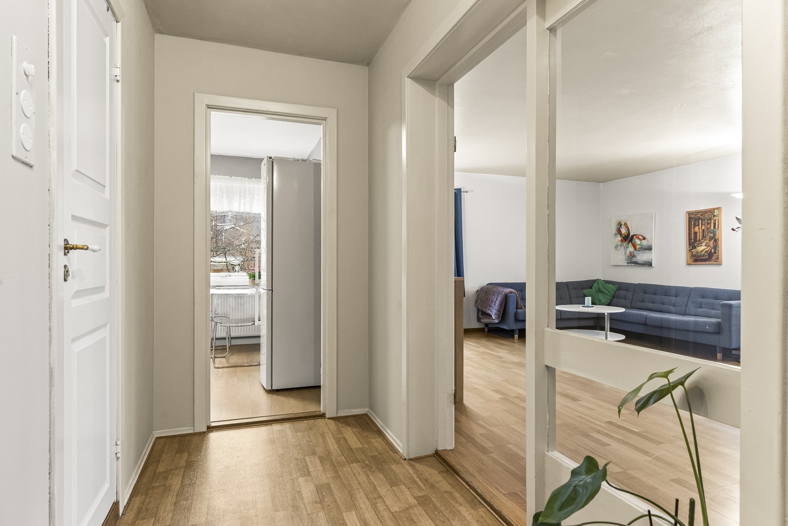 Løsningen bidrar til god oppbevaring og et ryddig førsteinntrykk når man kommer inn i boligen. Galleribilde