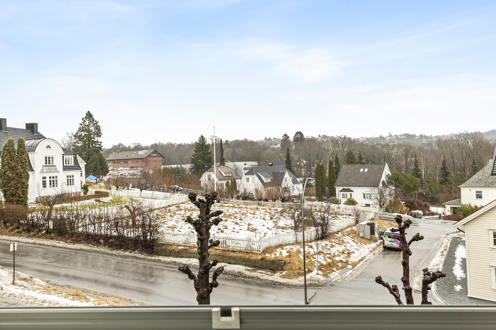 Utsyn fra innglasset veranda. Galleribilde