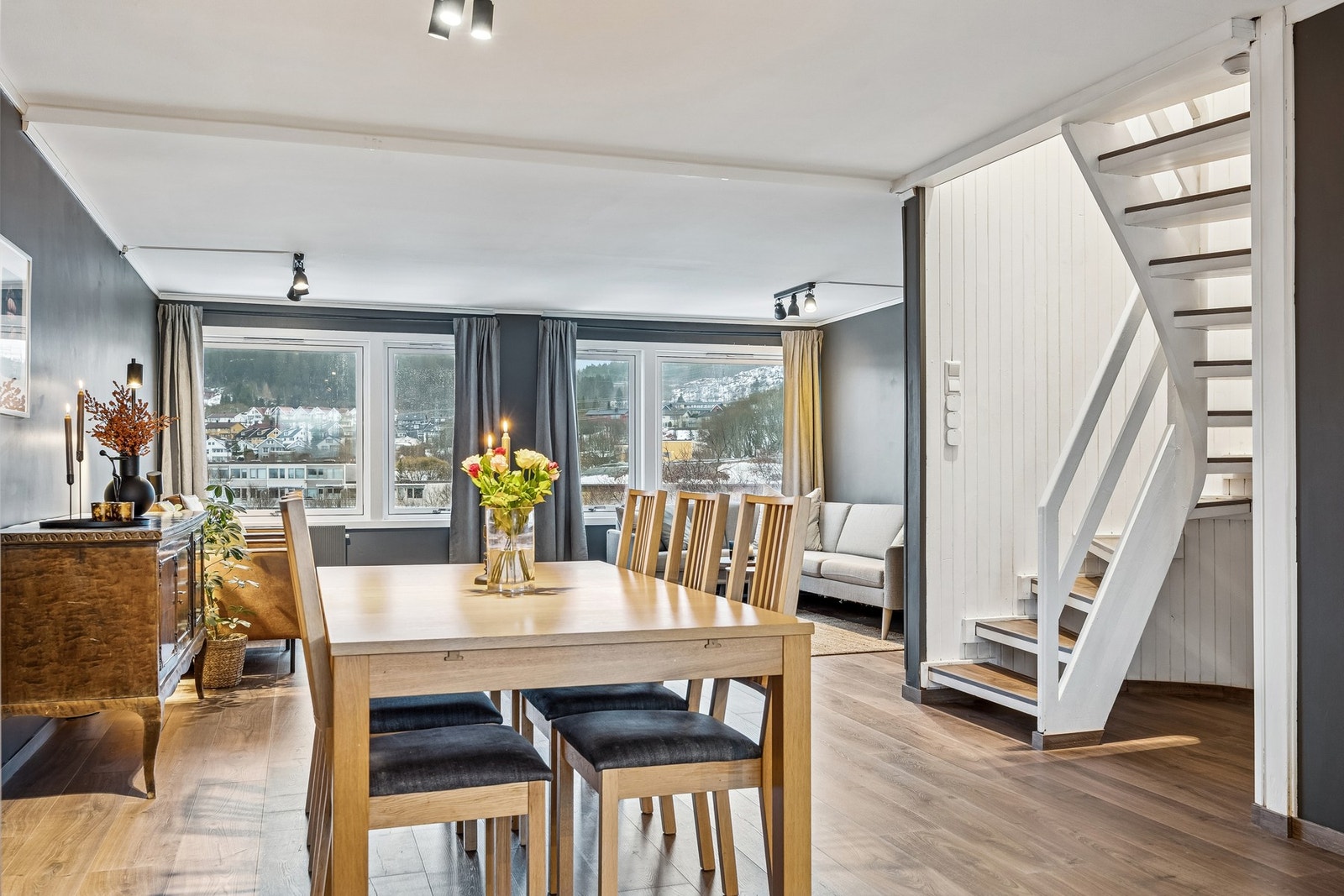 Boligen ligger meget fint til i et område som er familievennlig og rolig. Galleribilde