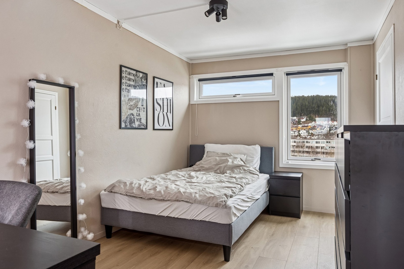 Boligen byr på 3 soverom av god størrelse. Galleribilde