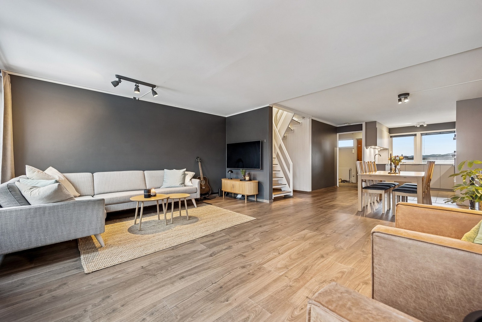 Meget fin 4-roms rekkehusleilighet over 2 plan. Galleribilde