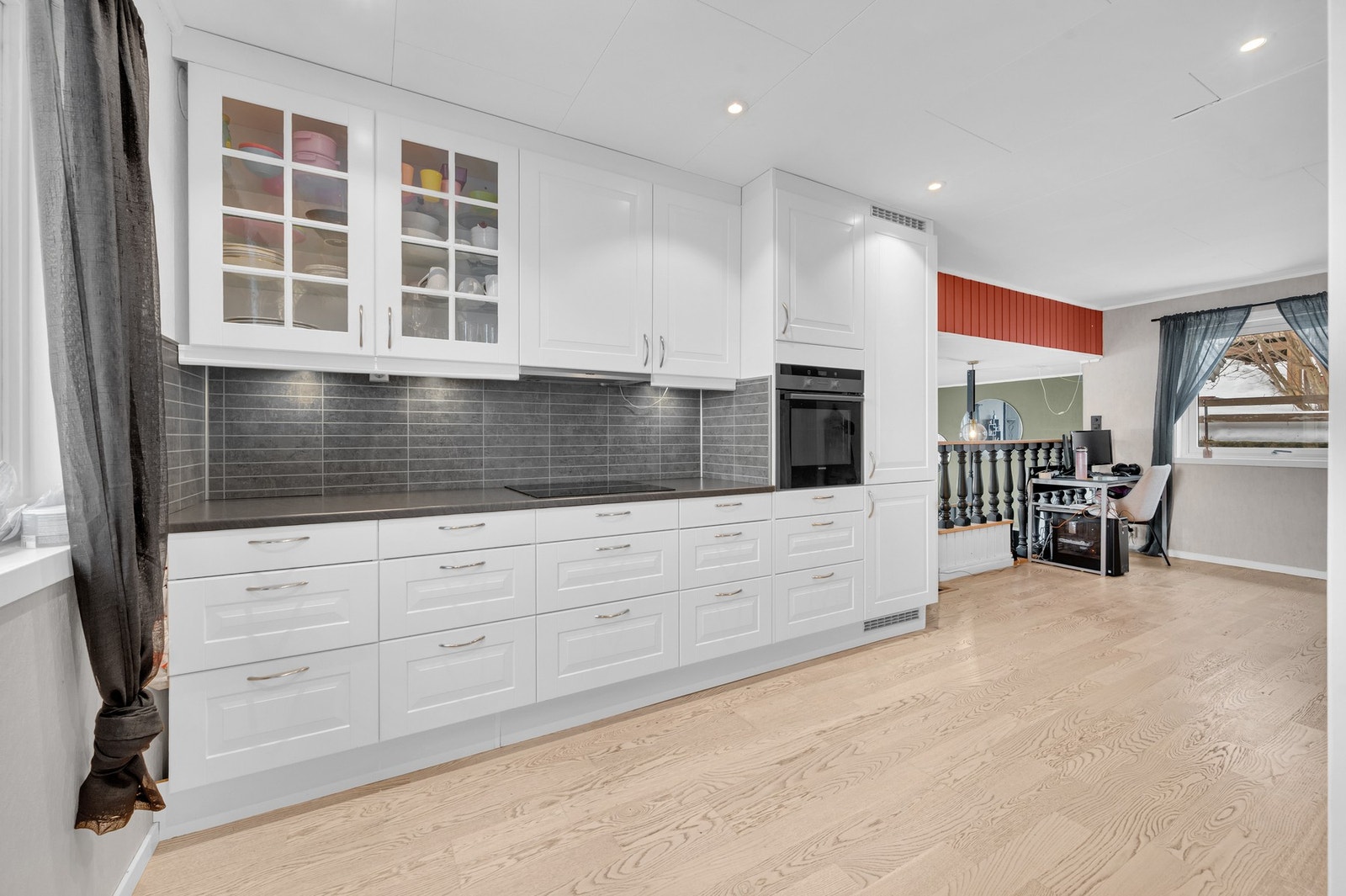 - Meget pent kjøkken fra Sigdal med integrerte hvitevarer. Galleribilde