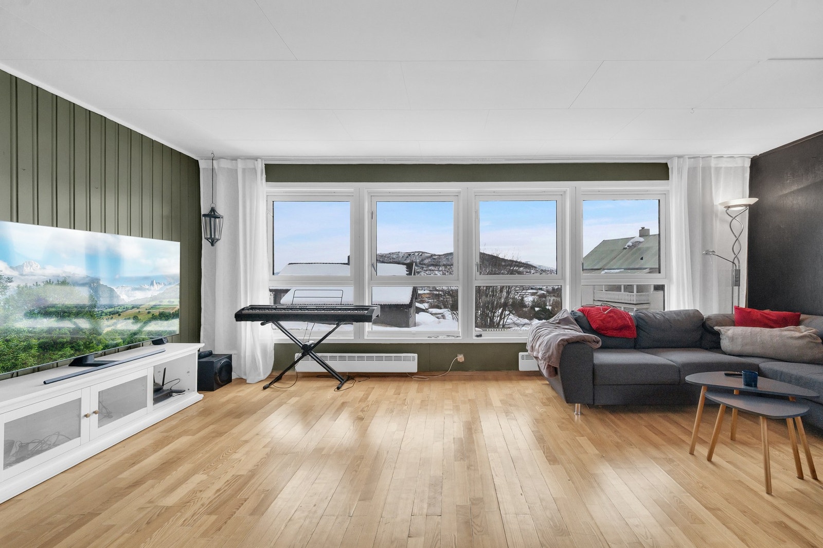 - Du bor i umiddelbar nærhet til Heggen Vgs, Seljestad barne- og ungdomsskole, dagligvarehandel, treningssenter og fine turstier i Folkeparken. Galleribilde