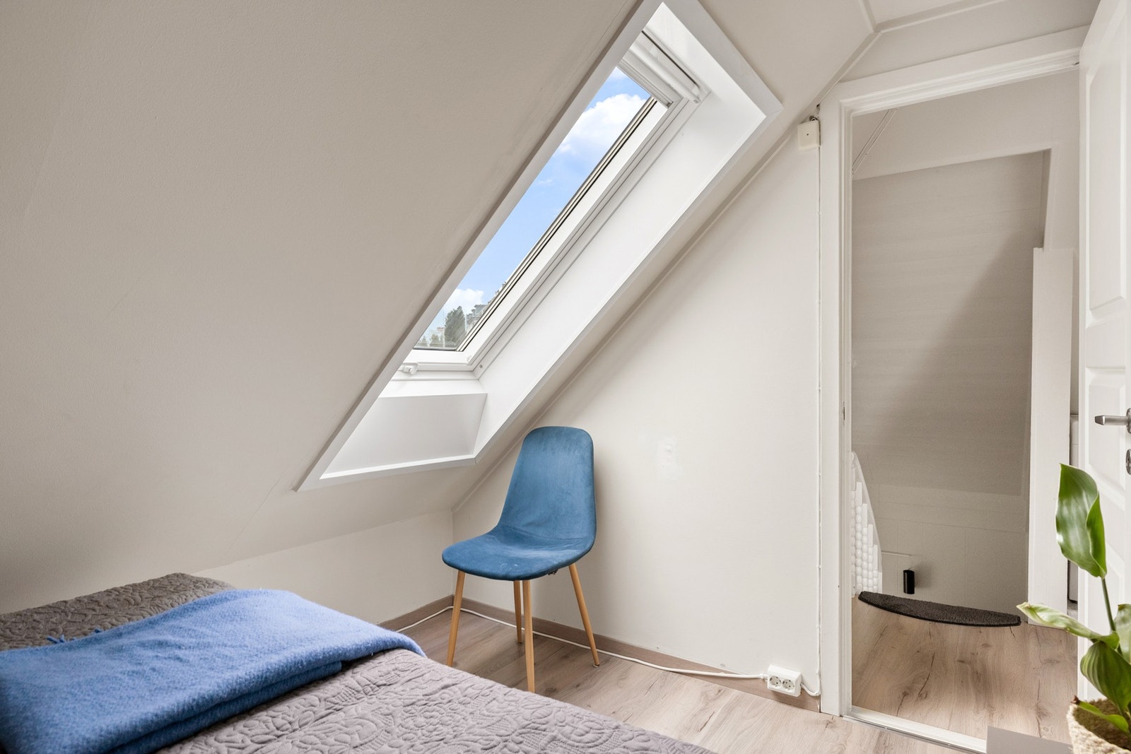 Det er også plass til kommode eller lignende for oppbevaring. Galleribilde