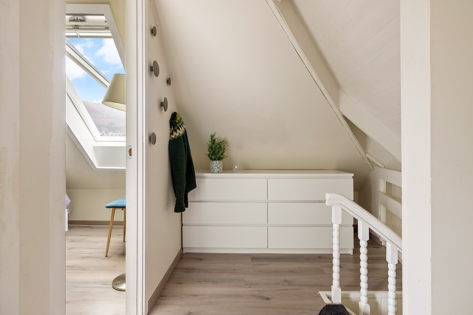 Det er gjennomgående laminat på gulv. Galleribilde