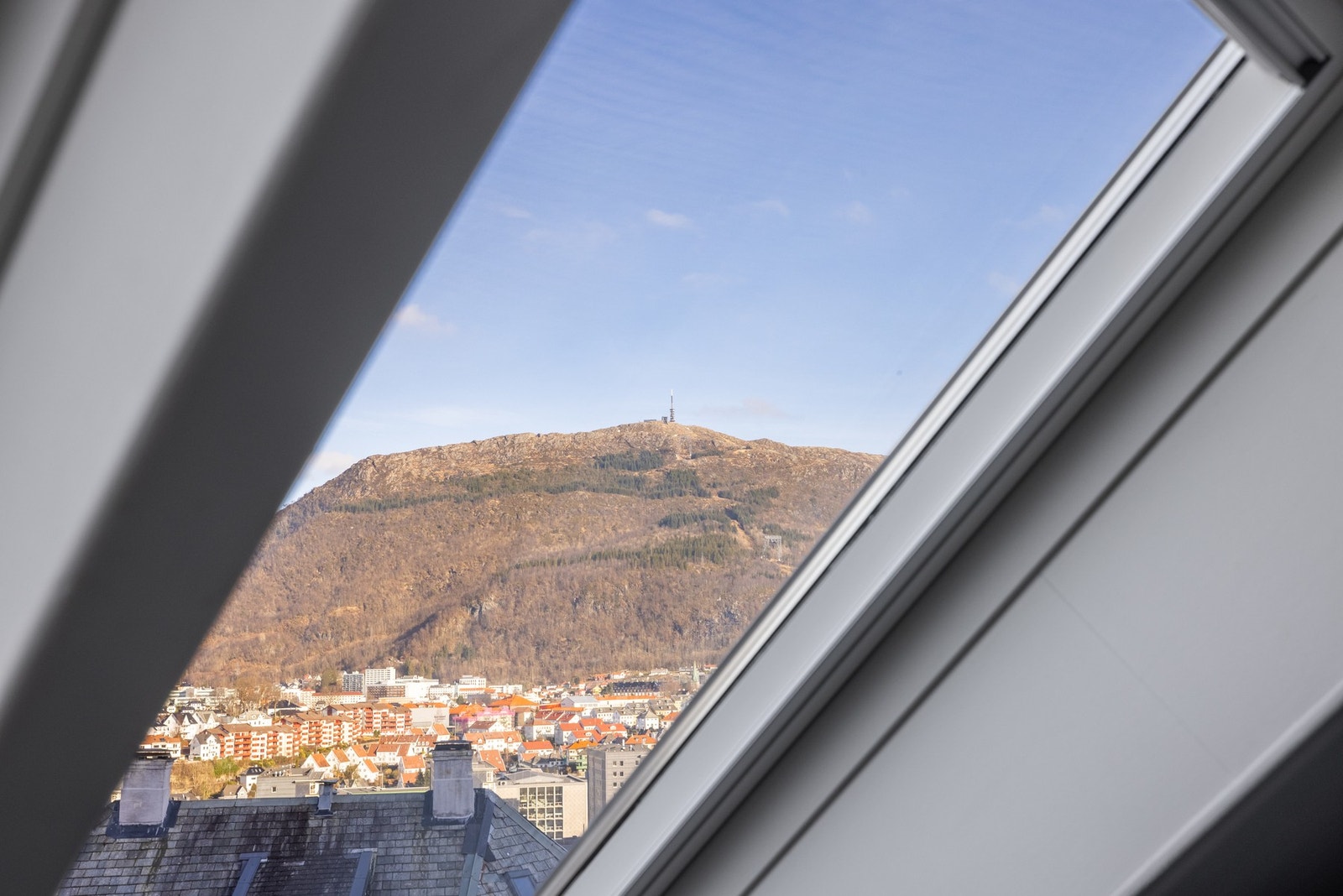 Dette er en flott 2-roms toppleilighet med god planløsning! Galleribilde