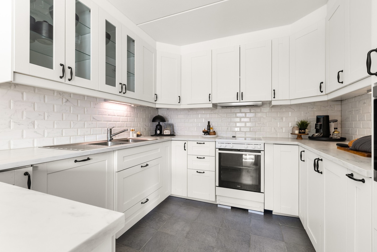 Hvitevarene på kjøkkenet medfølger Galleribilde