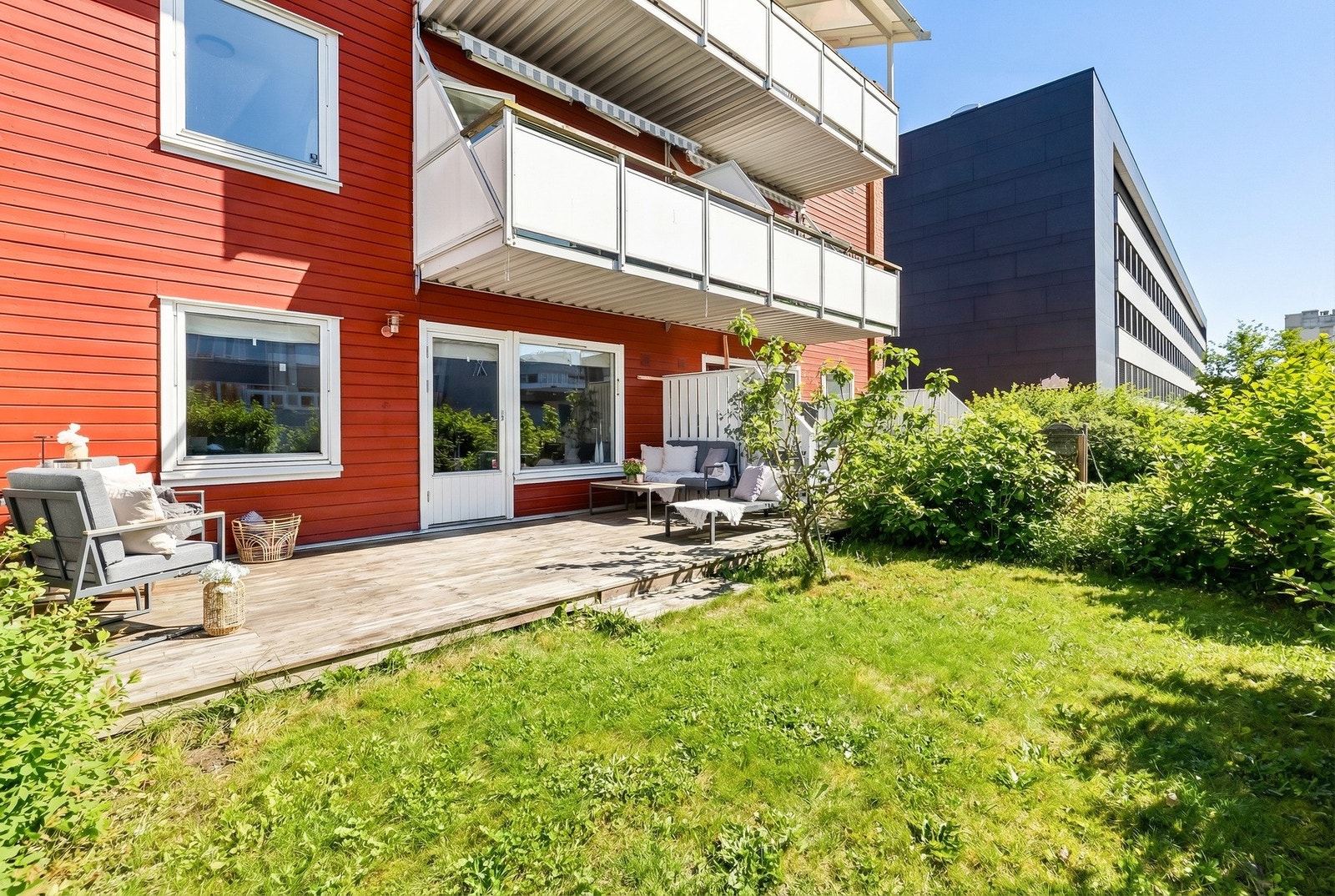 Attraktiv 3-roms selveiet leilighet på 75 kvm i 1. etasje med hage og terrasse på 20 kvm. Galleribilde