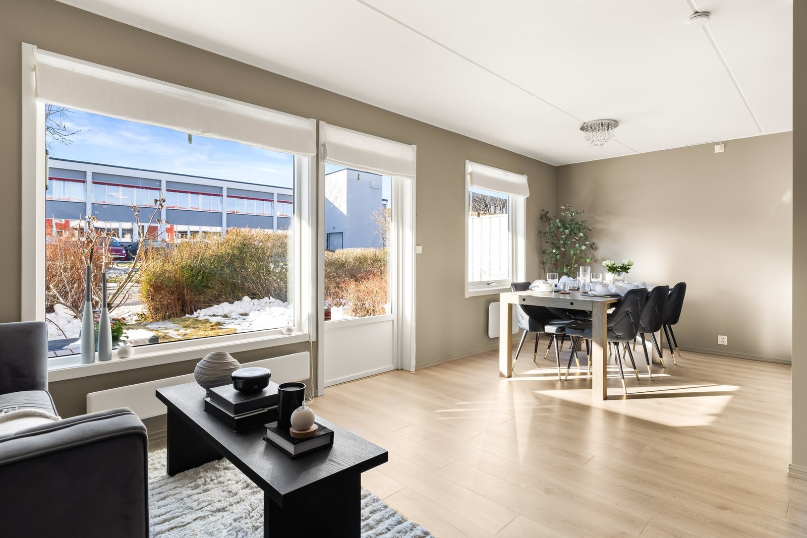 Kan enkelt bygges om til 4-roms med 3 soverom (se alternativ plantegning) Galleribilde