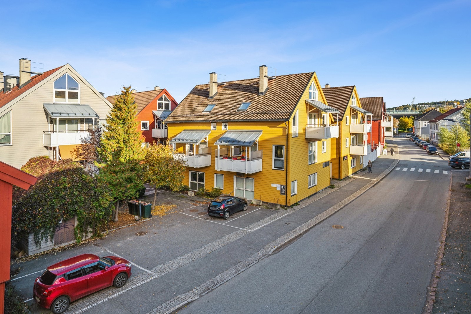 Leiligheten har en sentral beliggenhet med gangavstand til byen. Galleribilde