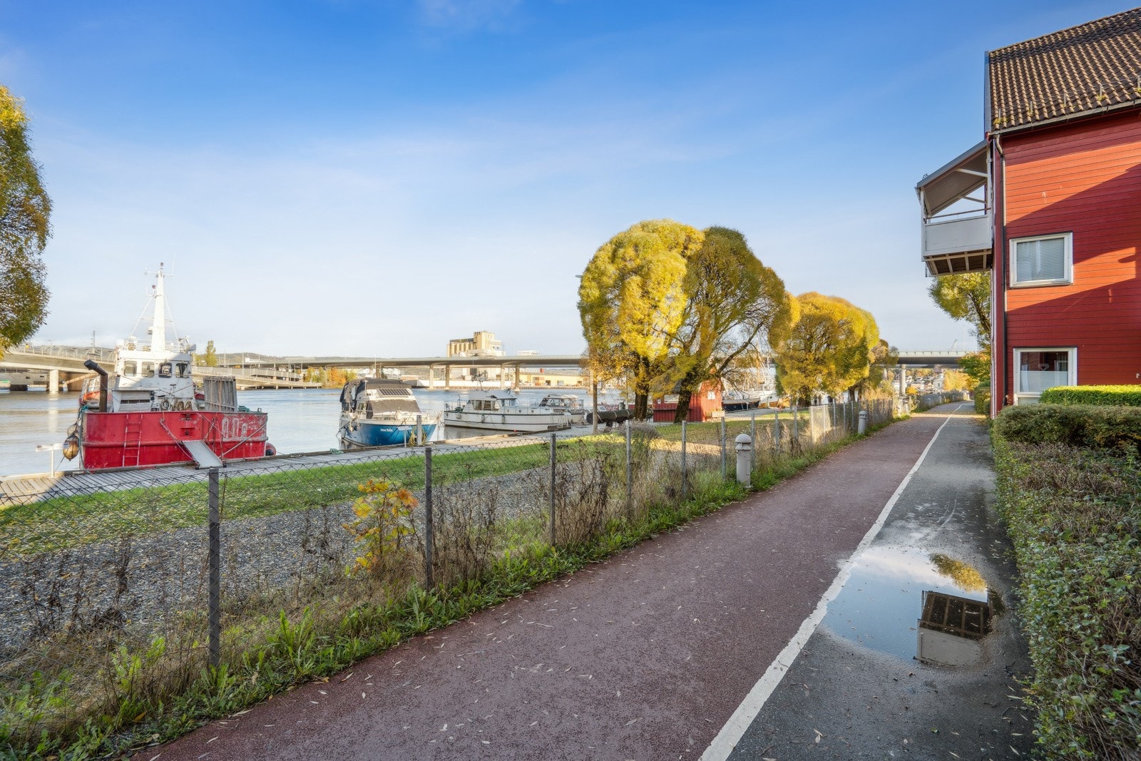 Fine turmuligheter langs Drammenselven i nærheten av boligen. Galleribilde