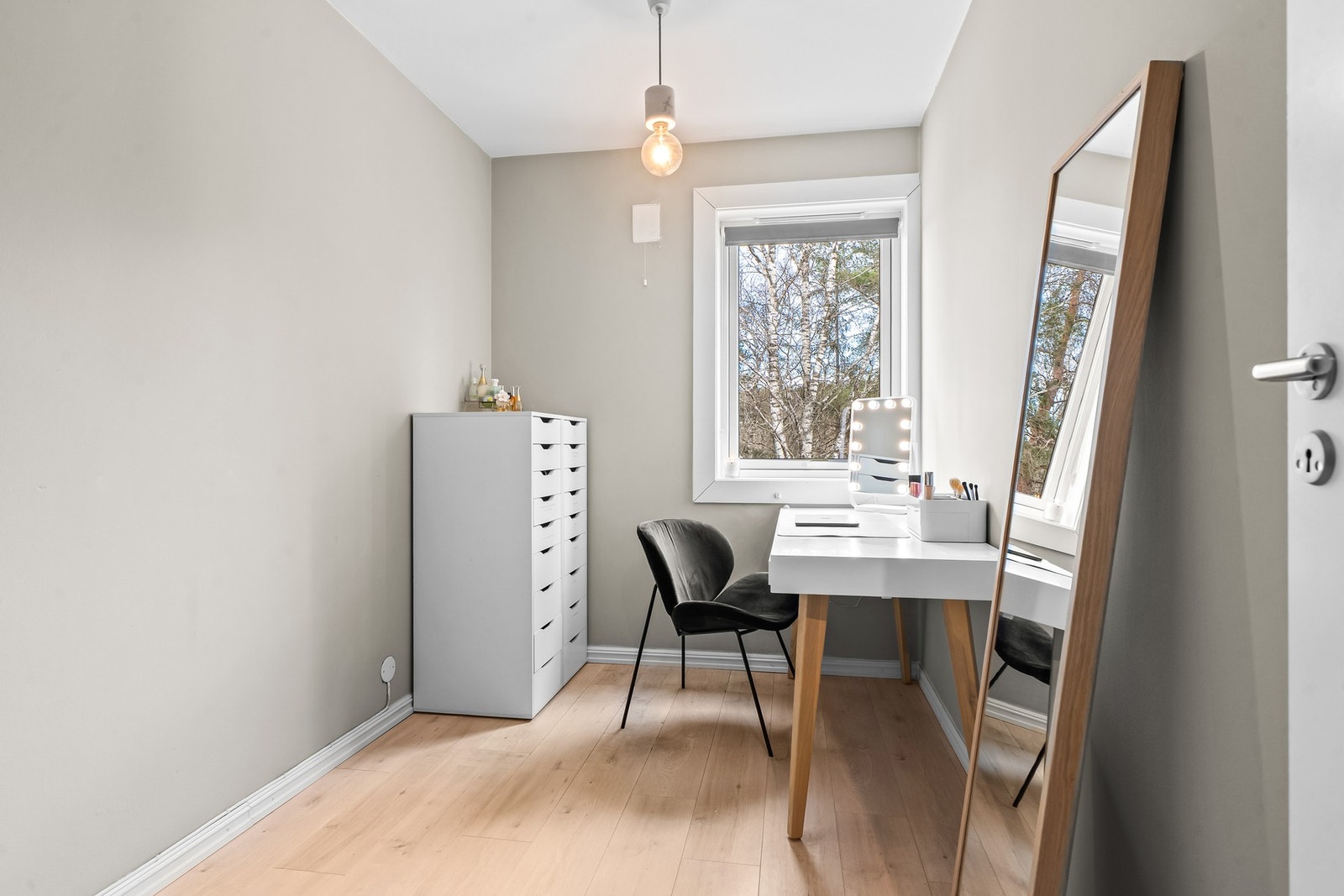 Rommene ligger praktisk til i tilknytning til hverandre og er enkle å tilpasse ulike behov. Galleribilde